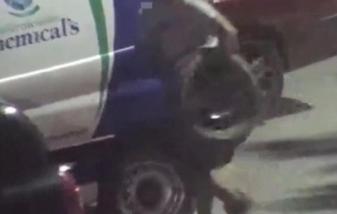 Detuvieron a un hombre por robar la rueda de un vehículo