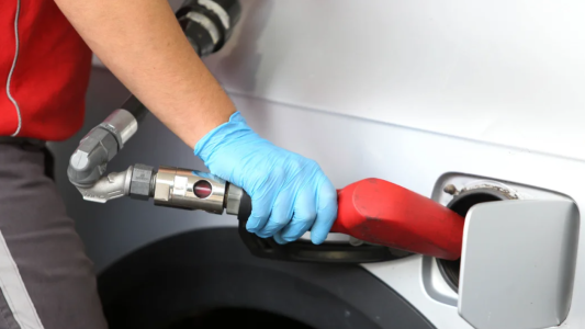 La venta de combustibles suma 15 meses de caída