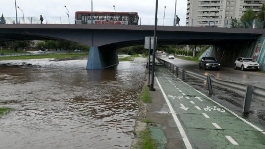 Rige una alerta amarilla por tormentas: la Municipalidad dispuso un corte en Costanera