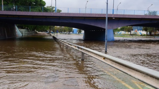 Córdoba: el municipio habilitó algunos tramos de la Costanera tras la crecida del Suquía