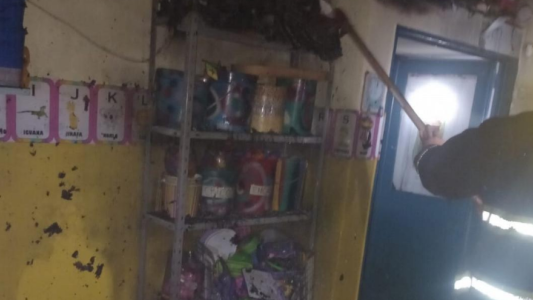 Incendio en jardín de infantes de escuela municipal en Argüello