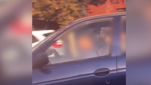 Video: un menor, al volante