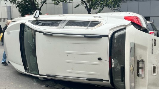 Accidente de tránsito entre dos vehículos en barrio Centro