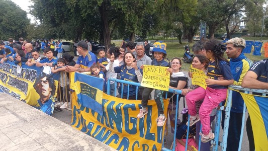 Boca llegó a Córdoba: locura de los hinchas por los jugadores