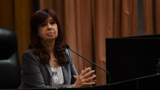 Con quejas, Cristina Kirchner acepta el desdoblamiento de Axel Kicillof