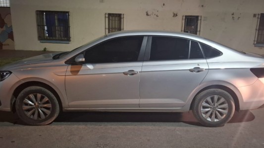 Un adolescente asaltó a un chofer de una aplicación y fue atrapado mientras saltaba tapias