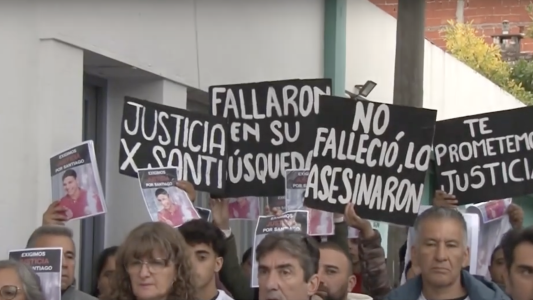 Comenzó el juicio por el crimen de Santiago Aguilera: “De noche a mi hijo no lo buscaron y lo abandonaron”