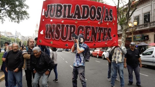 Marcha jubilados: otra vez incidentes entre los manifestantes y la policía