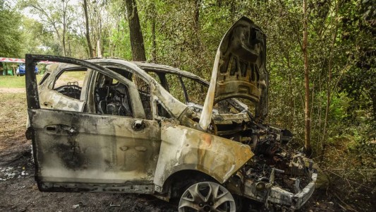 Asaltaron a turistas en La Falda: chocaron, quemaron el auto y huyeron a pie