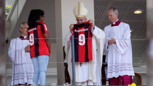 San Lorenzo despidió al papa Francisco y el próximo fin de semana usará una camiseta en su homenaje