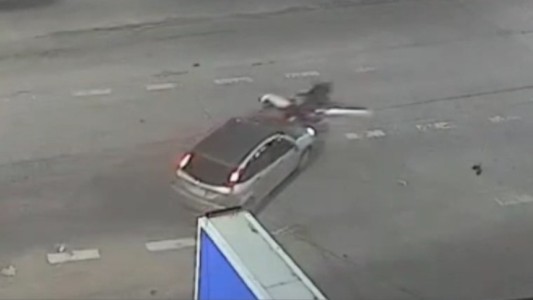 Atropelló a una moto, se fugó y lo atraparon: tiene 52 años y registra antecedentes penales