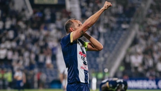 El cordobés Hernán Barcos se refirió al particular gesto “Pirata” tras anotar el 3-2 ante Talleres