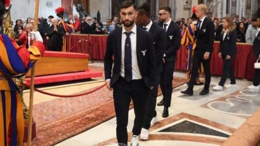 Cuatro futbolistas de la Selección argentina despidieron al Papa Francisco