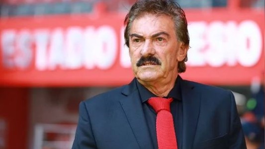 Ricardo Lavolpe se postuló para volver a dirigir en el fútbol argentino