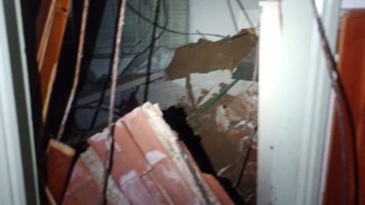 Mujer de 55 años muere tras colapsar el techo de su habitación