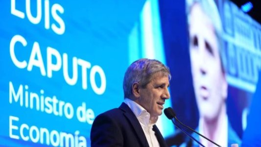 Caputo confirmó que el Gobierno trabaja en un IVA compartido con las provincias