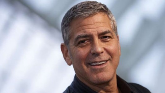 La estafó un falso George Clooney, perdió 15 mil dólares e hizo una denuncia al FBI