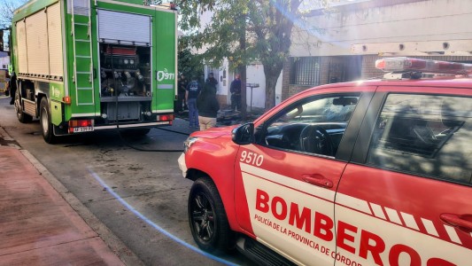 Bomberos combatieron un incendio en una escuela de carpintería: no hubo heridos