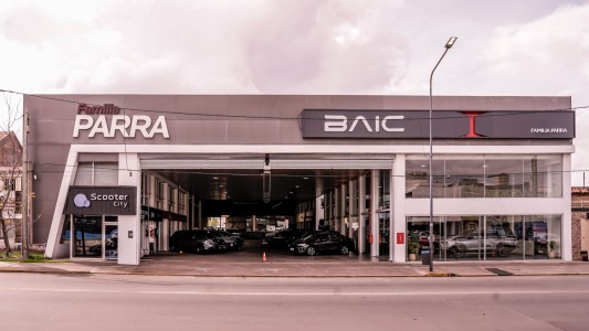 Familia Parra inauguró el concesionario oficial BAIC en Córdoba