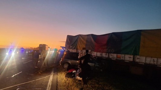 Siniestro múltiple al este de Córdoba: una persona quedó atrapada en un automóvil