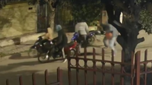 Quisieron robarle la motocicleta y lo balearon en un testículo en Córdoba