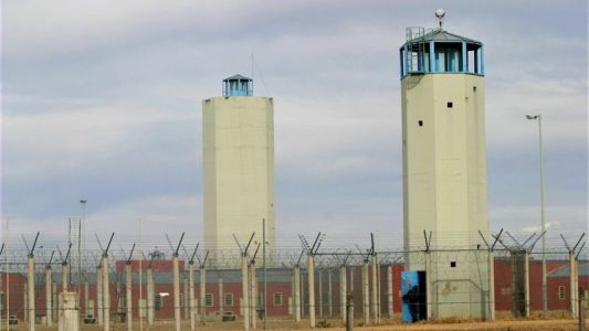 Investigan la muerte de un preso en Bouwer: sospechan de negligencia médica