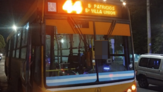Un pasajero se negó a pagar el boleto y golpeó al conductor del colectivo