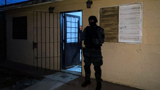 Montó un kiosco para vender cocaína y marihuana en barrio Obispo Angelelli: lo detuvieron