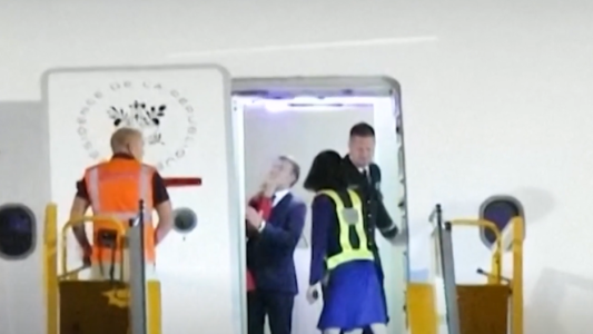 Escándalo en Francia por el cachetazo que recibió Emmanuel Macron de su esposa