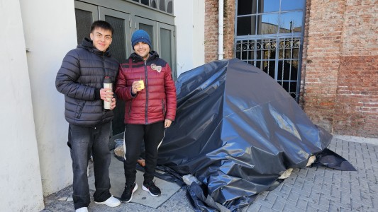 Euforia por Lali en Córdoba: a 10 días del concierto, fanáticos acampan en la Plaza de la Música