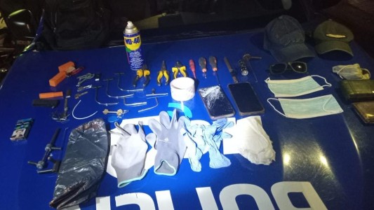 Detienen a dos hombres en un edificio de Córdoba capital tras intento de ingreso