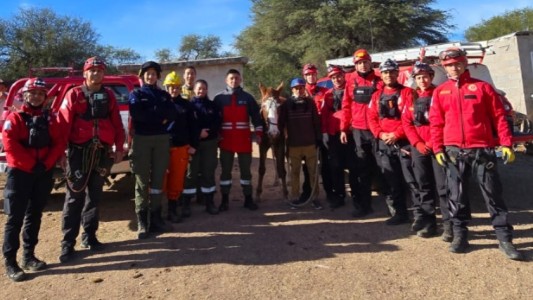 Cura Brochero: rescataron a un caballo que cayó en un pozo de tres metros