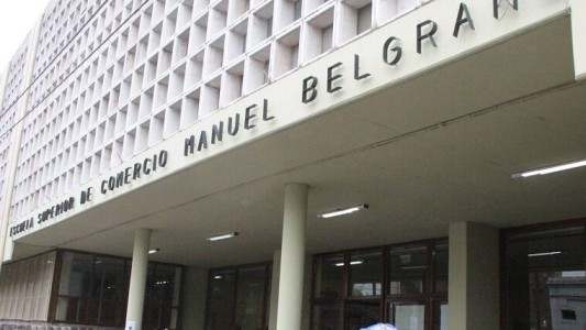 Enfrentará un juicio el alumno que usó IA para crear fotos pornográficas de sus compañeras