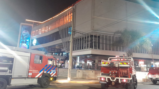 Carlos Paz: se incendió un shopping en el centro de la ciudad