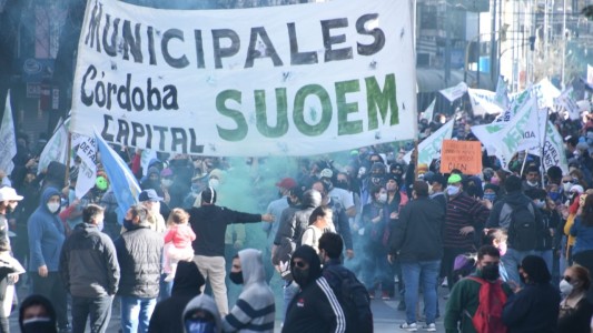 Se reactiva el conflicto: el Suoem marchó hacia el Palacio 6 de Julio y anunció un plan de lucha