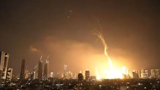 Irán atacó Tel Aviv: hay 34 heridos y personas atrapadas en edificios colapsados