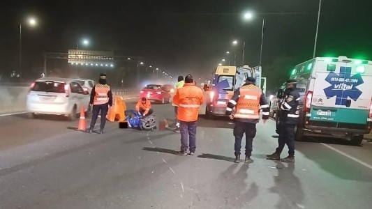 Una mujer murió tras caer de su moto en avenida Circunvalación, mientras se dirigía a su trabajo