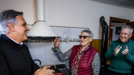 Llaryora inaugura red de gas y entrega viviendas en Onagoity, impulsando obras y progreso regional