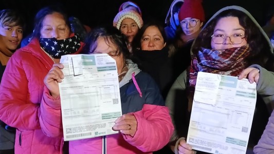 Con frío y sin luz: cortes de energía en algunos barrios de Córdoba por conexiones clandestinas
