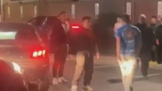 Violenta secuencia en un McDonald’s: una pelea entre jóvenes terminó con un auto robado