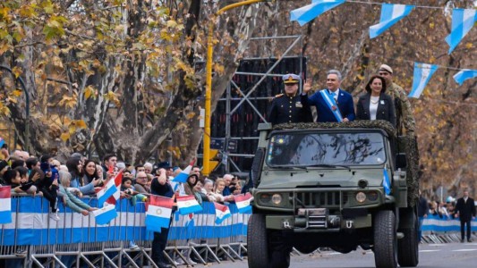 Llaryora encabezó los festejos por el Día de la Independencia en Colonia Caroya