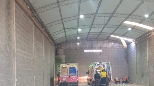 Cayó desde el techo de un tinglado y sufrió un traumatismo de cráneo: está grave