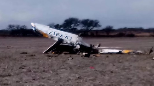 Murió el intendente de Reducción al estrellarse con su avioneta en un campo de San Luis