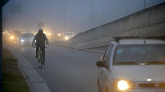 Córdoba amaneció tapada de niebla: advierten por visibilidad casi nula en autopistas y rutas