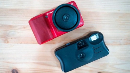 Lo viejo funciona: cada vez más personas usan cámaras digitales para sacar fotos