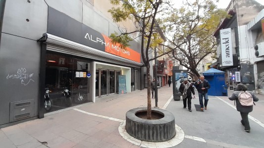 Robo millonario en el centro de Córdoba: se llevaron hasta 9 millones de una concesionaria