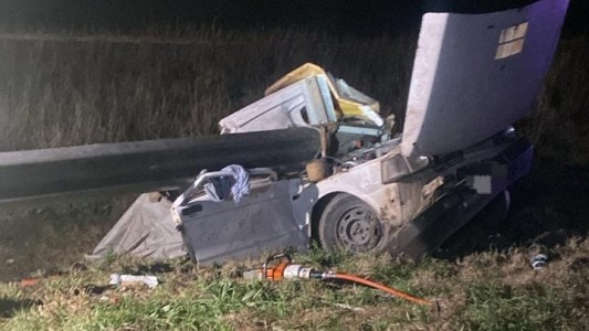 Murieron tres menores y un mayor de edad en un trágico accidente vial en la localidad de El Tío