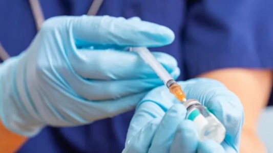 El Gobierno dejará de dar la vacuna contra la fiebre amarilla gratis a quienes viajen al exterior