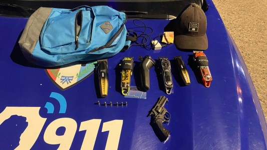 Cuatro sujetos se fugaban en un remis tras robar una barbería y quedaron detenidos