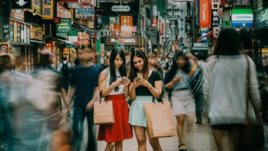 Japón: quieren limitar el uso de los smartphones a dos horas diarias